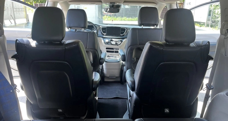 Chrysler Pacifica cena 179000 przebieg: 86000, rok produkcji 2021 z Łaszczów małe 781